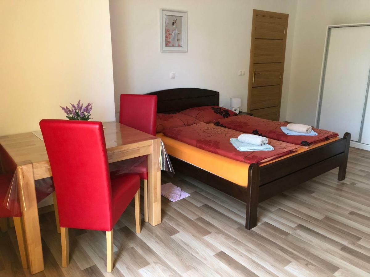 Apartment & Rooms Thomas Korenica Bagian luar foto