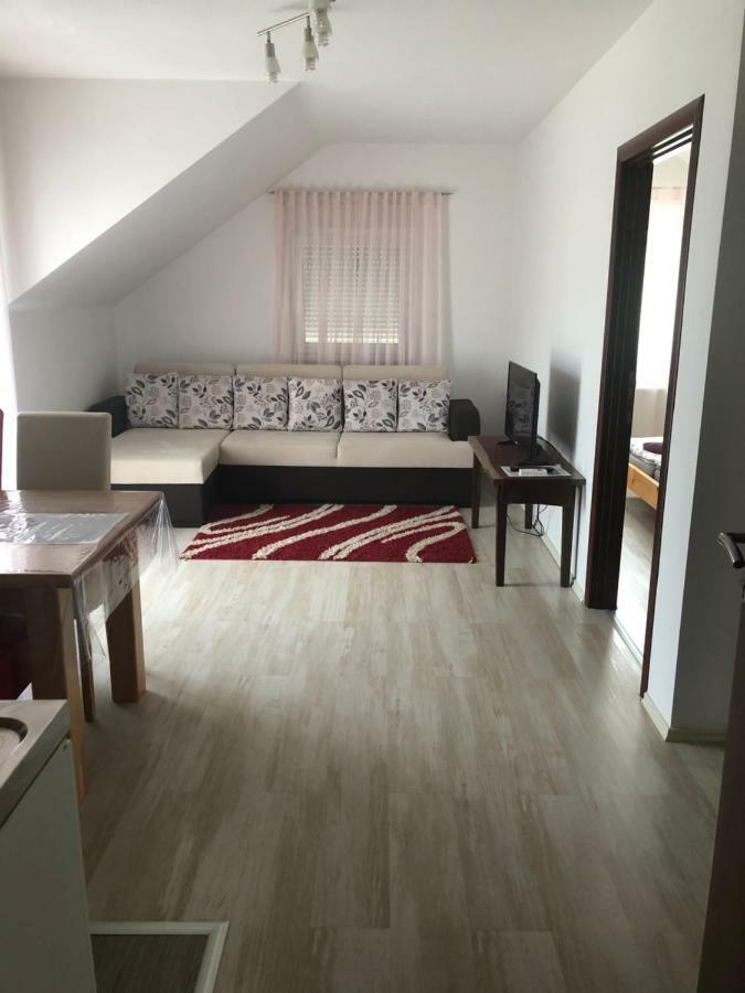 Apartment & Rooms Thomas Korenica Bagian luar foto