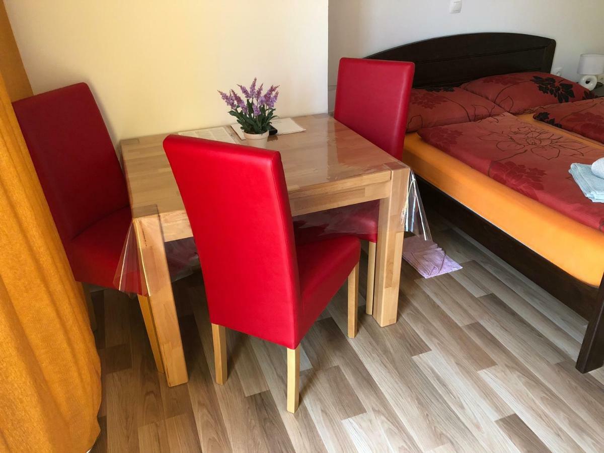 Apartment & Rooms Thomas Korenica Bagian luar foto