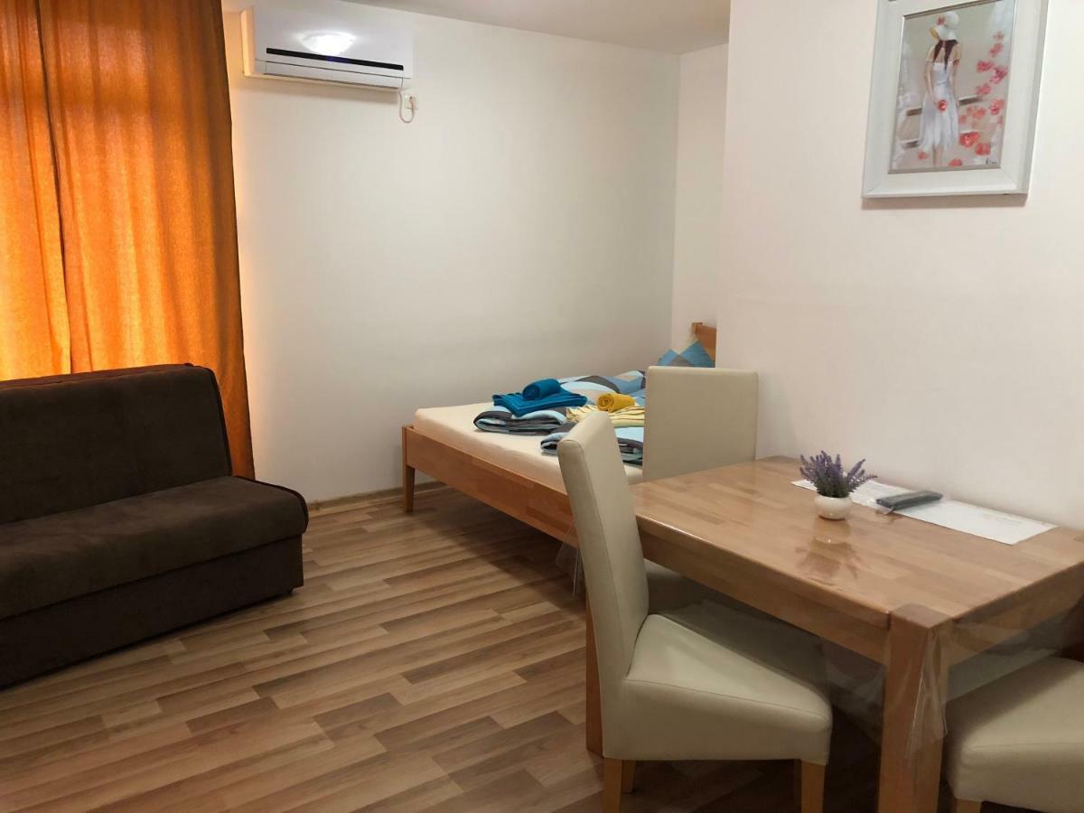 Apartment & Rooms Thomas Korenica Bagian luar foto