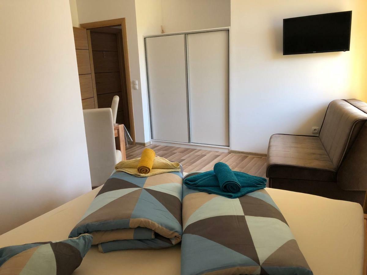 Apartment & Rooms Thomas Korenica Bagian luar foto