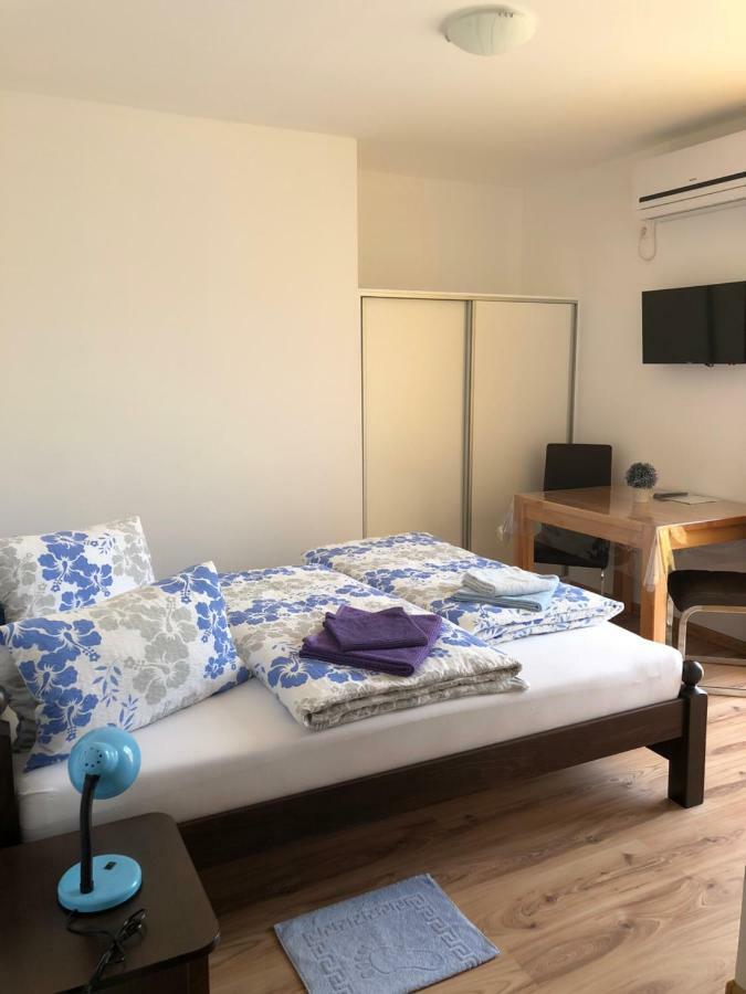 Apartment & Rooms Thomas Korenica Bagian luar foto