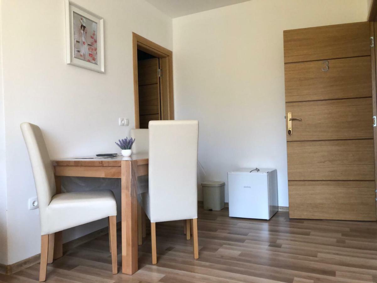 Apartment & Rooms Thomas Korenica Bagian luar foto