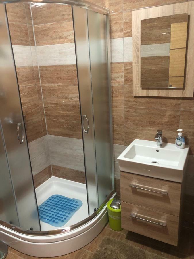 Apartment & Rooms Thomas Korenica Bagian luar foto